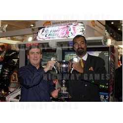 Kevin Williams receives the Gameplaying
Journalist trophy from Namco Europe
Product Manager John Brennan