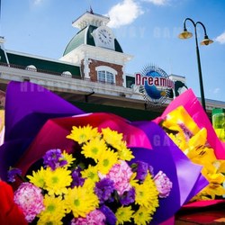 Flowers outside Dreamworld where four people died. Photo: AFP